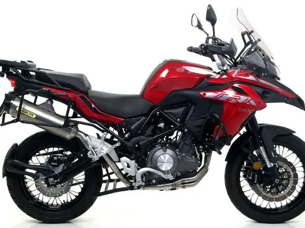 BENELLI TRK 502 X : NOUS DÉCOUVRONS LES QUALITÉS ET LE MEILLEUR ÉCHAPPEMENT SPORT POUR CETTE AVENTURE!